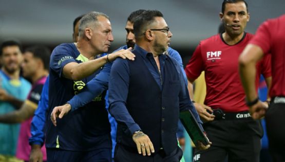 ¡Hasta los VESTIDORES! Antonio Mohamed busca a los árbitros tras la derrota de Pumas vs América