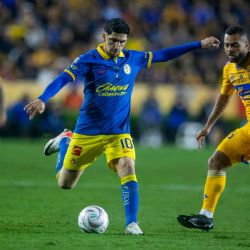 Diego Valdés PRESENTA DAÑO en el tobillo POR CULPA de la falta de Rafael Carioca