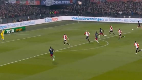 Video | Jorge Sánchez da pase CLAVE para el GOL del Ajax ante el Feyeenord