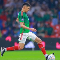 Exjugador del Ajax y el PSV SE LANZA contra Edson Álvarez llamándolo MEDIOCRE