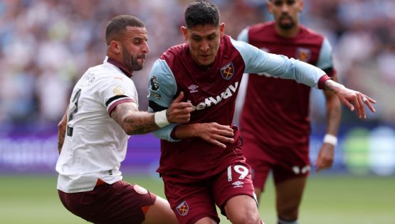 Edson Álvarez SE LAMENTA tras ser sacado de cambio en el West Ham vs Manchester City