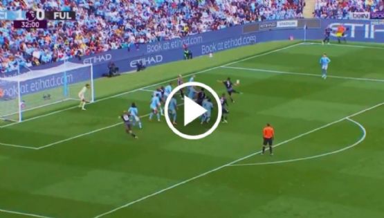 Video: Raúl Jiménez PREPARA la jugada de gol del Fulham ante el Manchester City