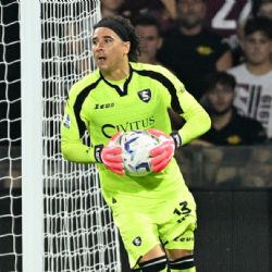 Salernitana de Guillermo Ochoa rescata punto contra Frosione
