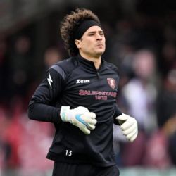 ¡En problemas! Guillermo Ochoa PIERDE SU VUELO para reportar con la Selección Mexicana