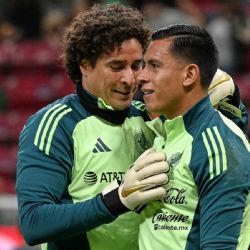 ¿Ochoa o Malagón? Las mejores apuestas para la meta invicta de México en su visita a Honduras