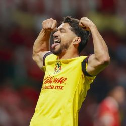 Henry Martín CELEBRA el Día de Reyes con espectacular foto del Tricampeonato