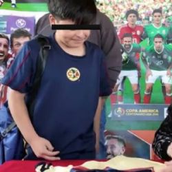 Héctor Herrera LE HACE EL FEO a una playera del Club América