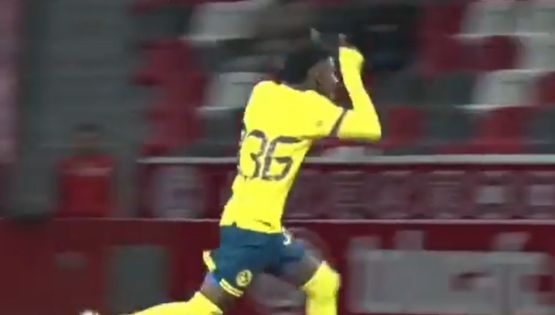 Hijo de Chucho Benítez se luce con ESPECTACULAR GOLAZO desde fuera del área