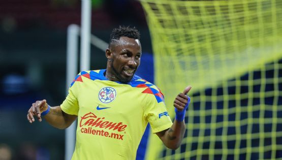 Julián Quiñones CONFIESA qué pasó en el vestidor del Club América al medio tiempo vs Chivas