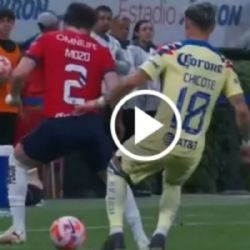 ‘Chicote’ Calderón HUMILLÓ a Alan Mozo en el Clásico Nacional pese a los ABUCHEOS