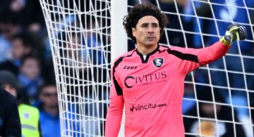 “El MEJOR”: Prensa del Salernitana RESCATA a Guillermo Ochoa en la DERROTA vs Fiorentina