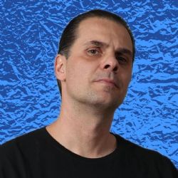 Aficionados del Club América TROLLEAN a Christian Martinoli por narrar el Puebla vs Club América