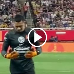 Luis Ángel Malagón SE ENCARA y SE BURLA de la afición de Chivas en el Clásico Nacional