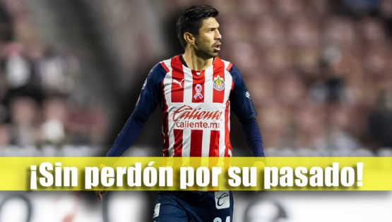 Afición del Club América CASTIGA a Oribe Peralta por salir en el festejo del Club América