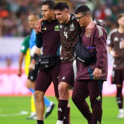 ¿Igual que Malagón? Afición ACUSA a Edson Álvarez de FINGIR su lesión por una RAZÓN en especial