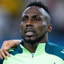 Julián Quiñones emprende su VIAJE a su NUEVO EQUIPO en Arabia Saudita