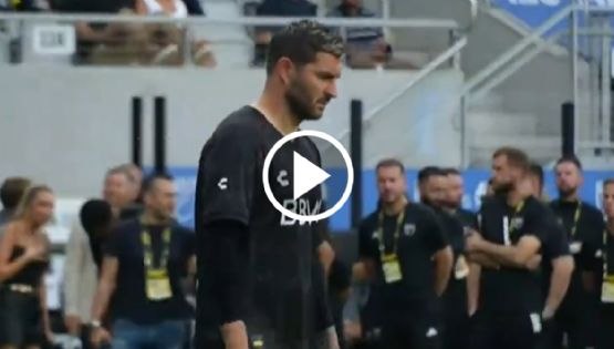 André Pierre Gignac LE NIEGA EL SALUDO a Exestrella del Club América