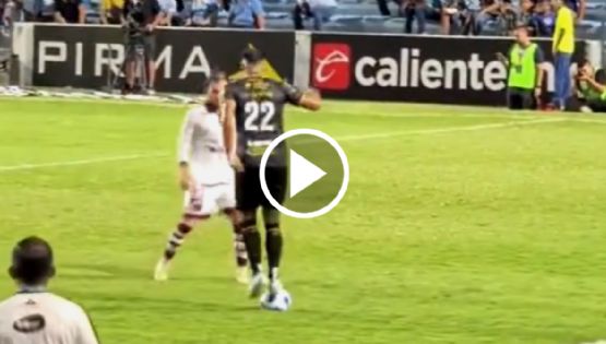 Román Martínez recibe AGRESIÓN en partido tras aplicar la "MOZUMBINHA"