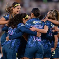 Jugadora del Club América se VUELVE a llevar un GOLPE durante festejo ante Tigres