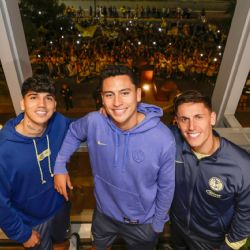 ÉPICA SERENATA de la Afición del Club América previo al partido contra Chivas