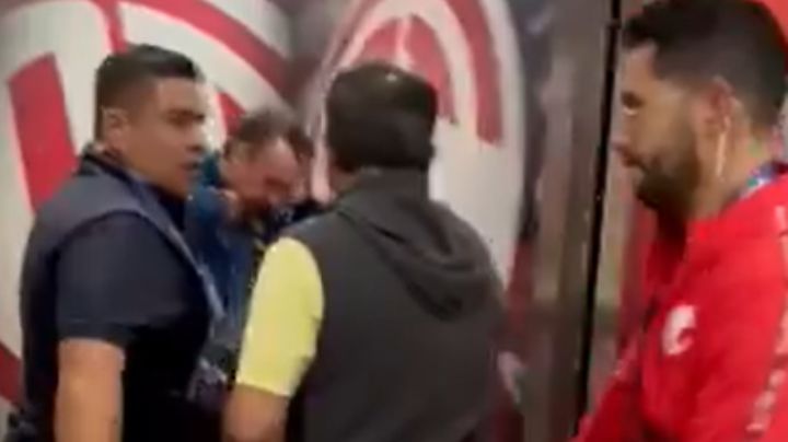 Video: Emilio Azcárraga fue EMPAPADO a su llegada al Nemesio Diez por la afición del Toluca