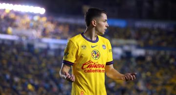 Álvaro Fidalgo se luce con GRAN DETALLE con aficionado del Club América