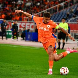 Proponen FICHAJE con características similares a las de Denis Bouanga