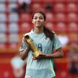 ¡OSOTE de la Concacaf! Le DAN y QUITAN premio a Montserrat Saldívar en el Premundial Sub 20
