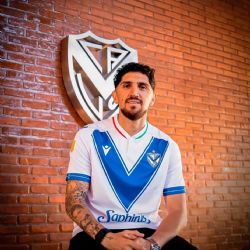 Diego Valdés causa nostalgia con el MENSAJE de su presentación con Vélez Sarsfield