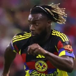 Allan Saint-Maximin se enojó con sus compañeros, pero disfrutó con el rival