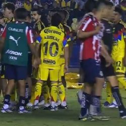 Empezaron la PELEA en el América vs Chivas y no se fueron EXPULSADOS