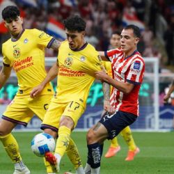La posible alineación de Chivas para enfrentar al América en el Clásico Nacional